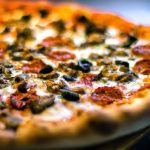 le-secret-des-pizzas-parfaites-revele-par-un-chef-experimente-decouvrez-le-four-a-pizza-ooni-karu-12g